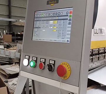 Panel de control de la máquina dobladora CNC